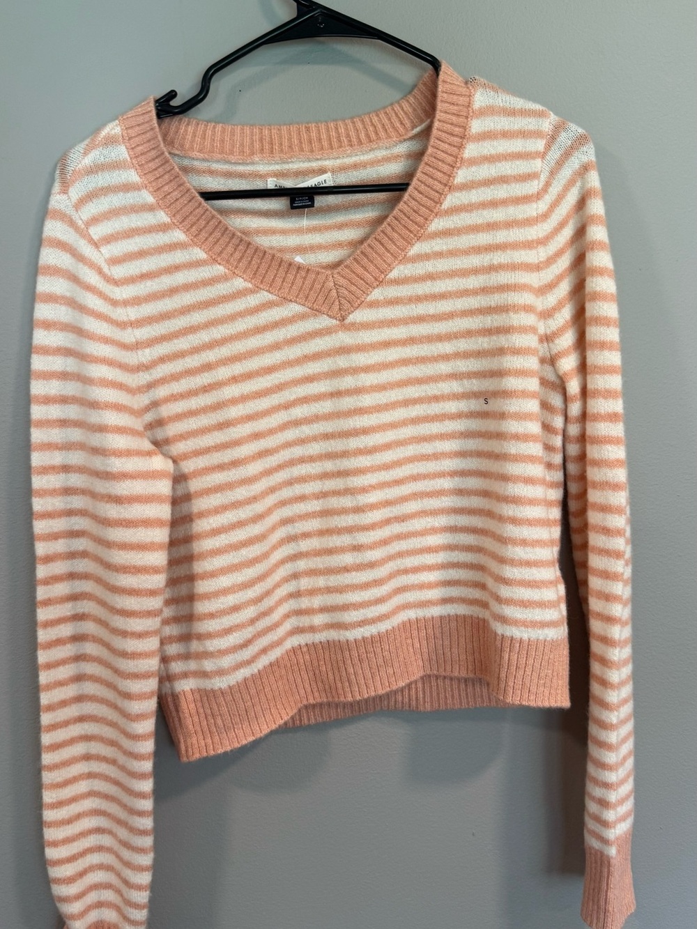 American Eagle Outfitters Striped V-Neck Sweater in Peach and White